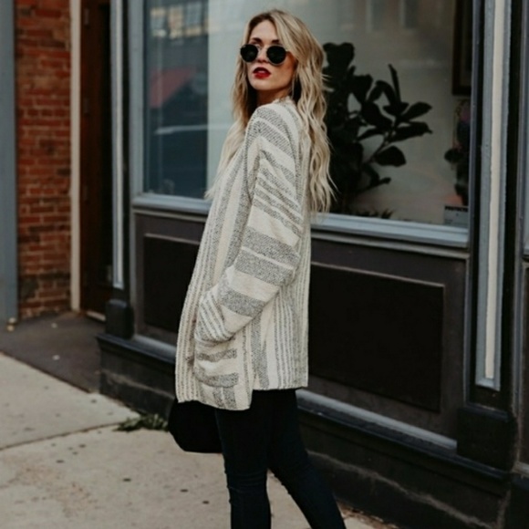 Vici Dolls Deja Cardigan - Picture 2 of 5